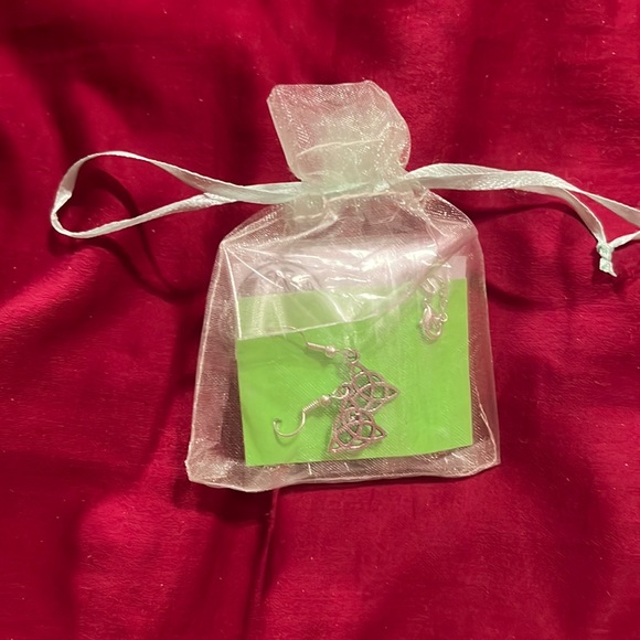 New Celtic Symbol Jewelry, Necklace and Earrings, Silver color. - Picture 2 of 7